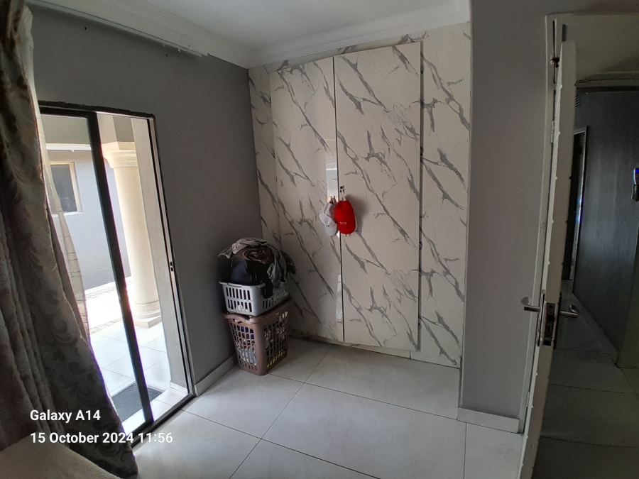 6 Bedroom Property for Sale in Protea Park North West